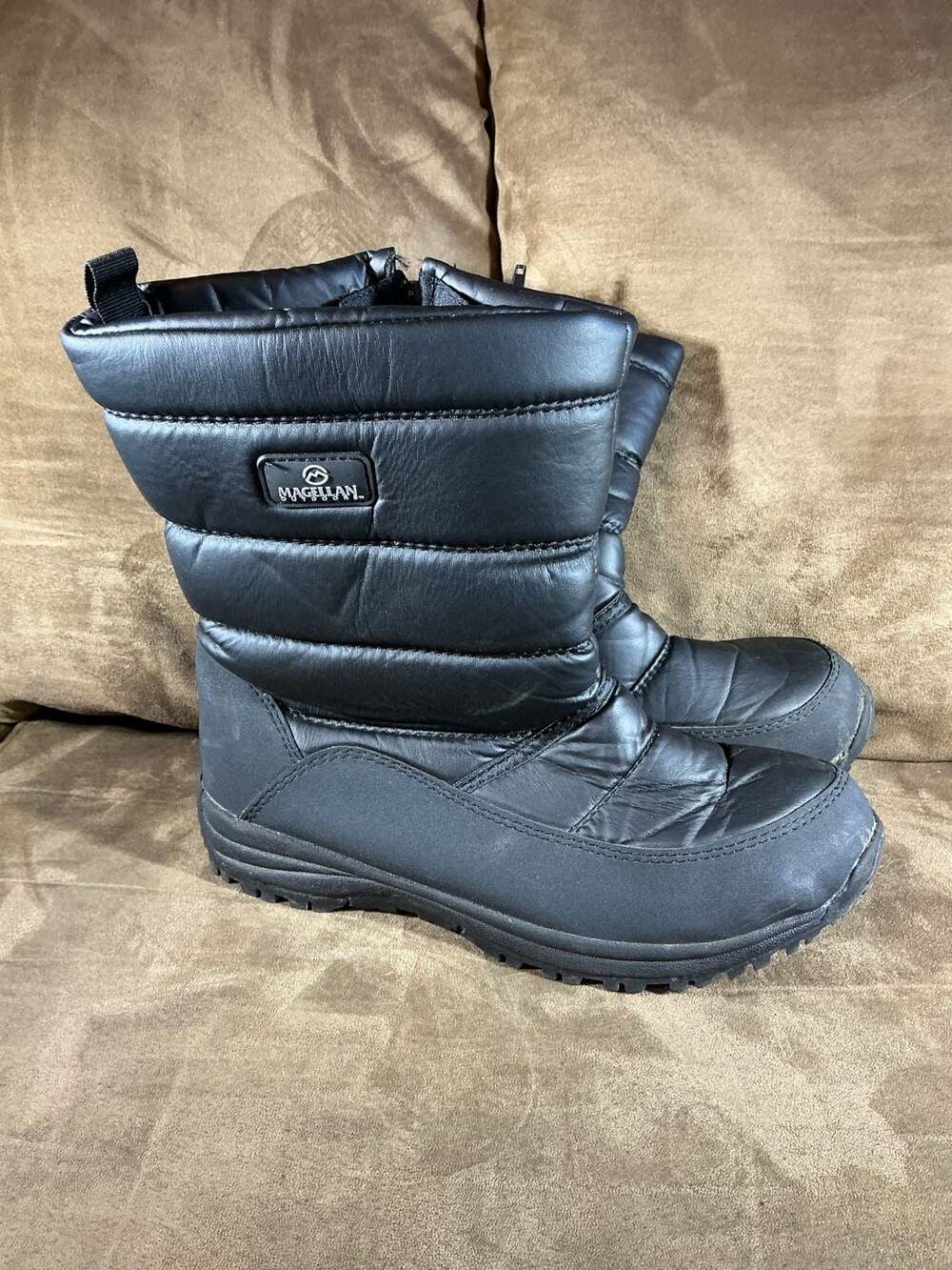 Magellan Outdoors Snow Boots Size 9 Black Quilted Side Zip